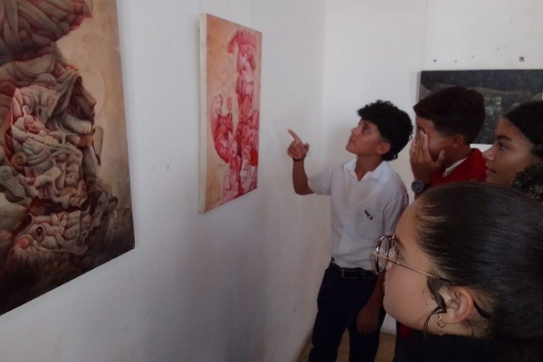 “Retrospective”: A dialogue with culture through the visual arts